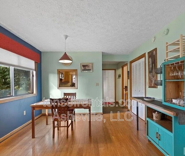 Building Photo - 581 Courtwood Ln