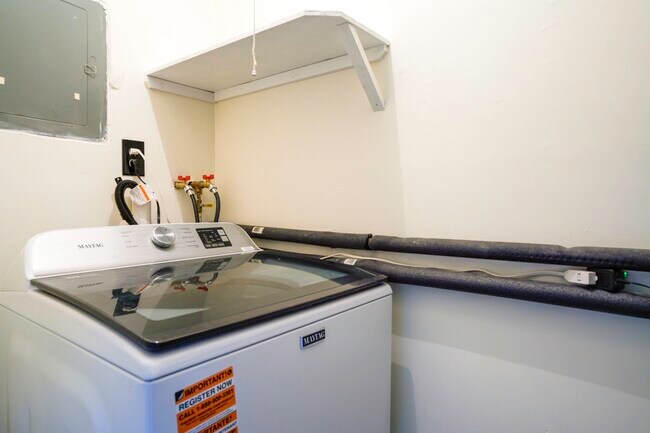 Building Photo - 4 Linda Ln