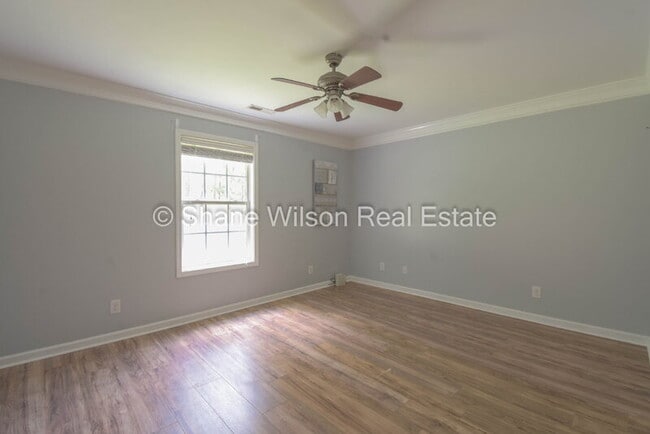 Building Photo - 530 Mount View Dr