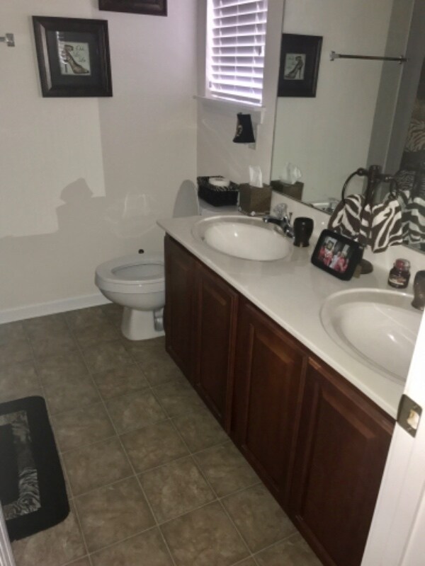 Building Photo - 10852 Holly Ridge Blvd