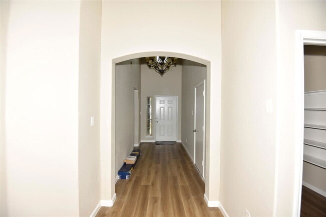Building Photo - 9944 Western Ridge Way