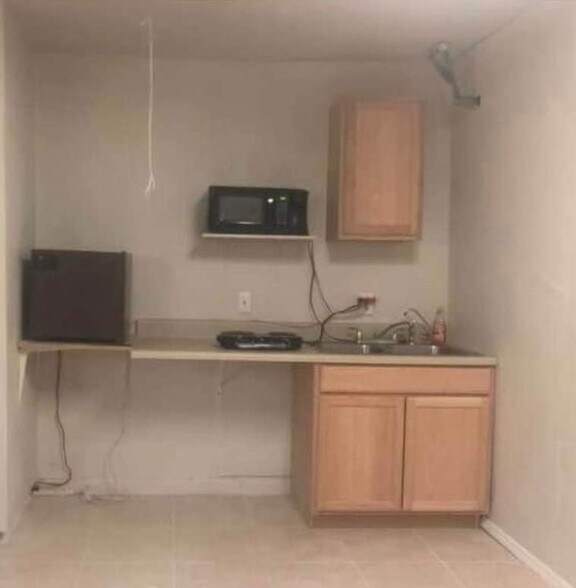 Building Photo - 637 Kangaroo Dr