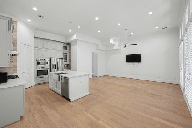 Building Photo - 2713 Kinsley Oaks Dr