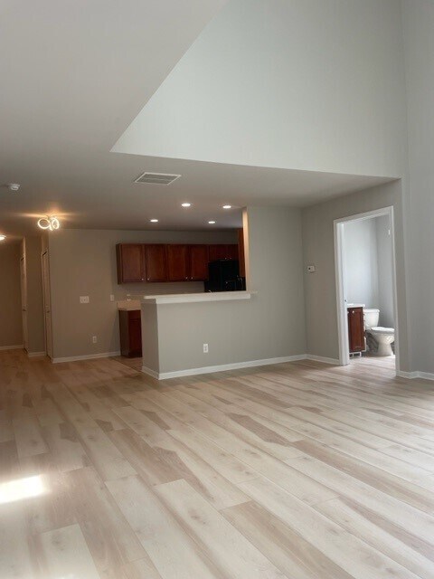 Building Photo - 8401 Towne Center Cir