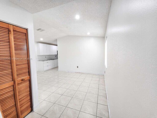 Building Photo - 3170 W 78th St