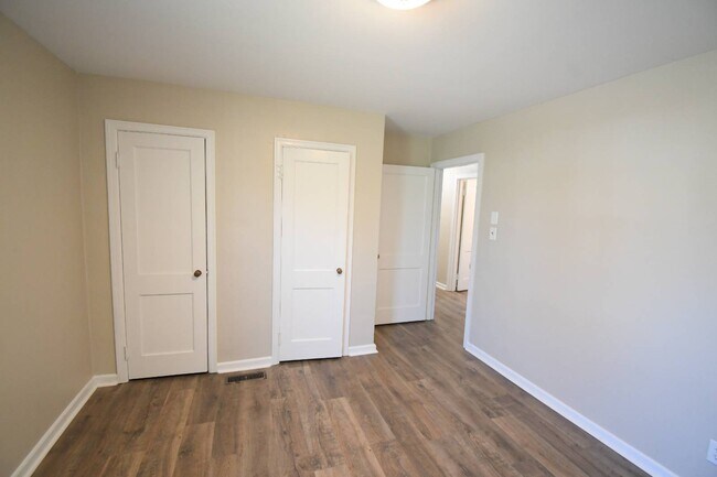 Building Photo - 3517 S Haven Rd