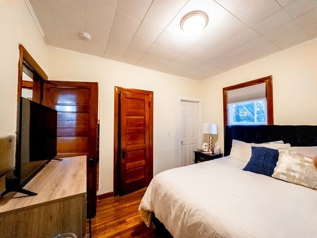 Building Photo - 41 Child St