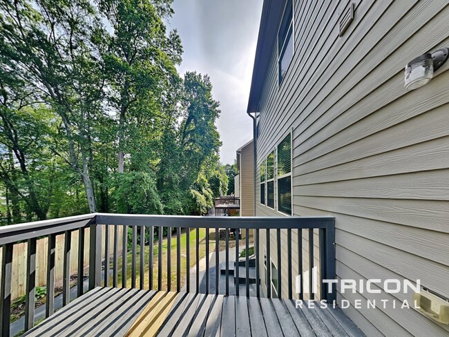 Building Photo - 1851 Stoney Chase Dr