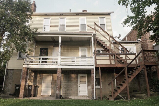 Building Photo - 671 5th St