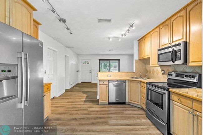 Building Photo - 4528 SW 28th Terrace