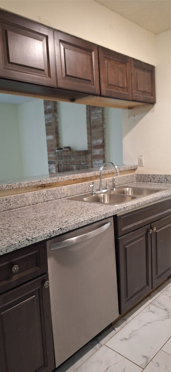 Building Photo - 1327 Brenda Ln