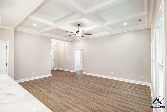 Building Photo - 305 Willowbrook Ln