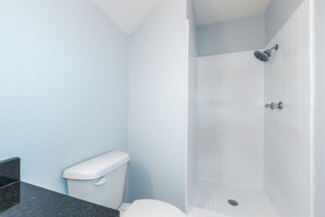 Building Photo - Newly Renovated 4 Bed / 3.5 Bath in Tulsa ...