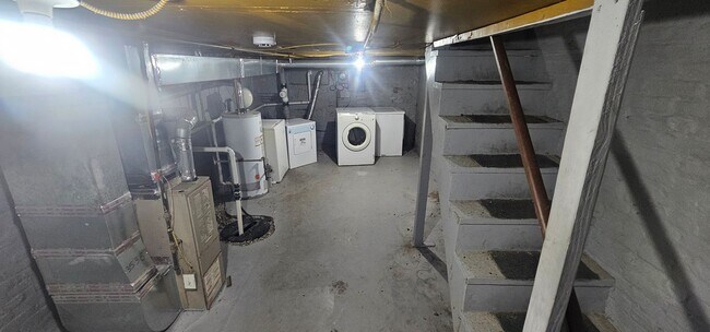 Building Photo - **COMING SOON** Desirable East Baltimore, Reasonably- Priced Town Home For Rent!