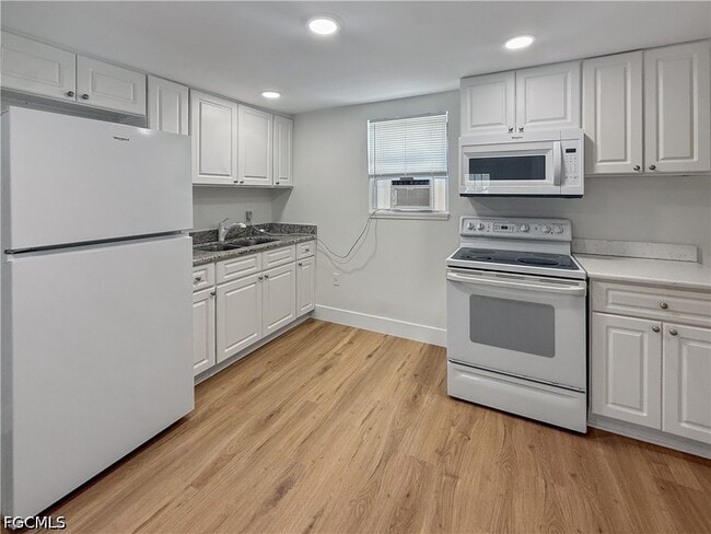 Building Photo - 204 2nd St