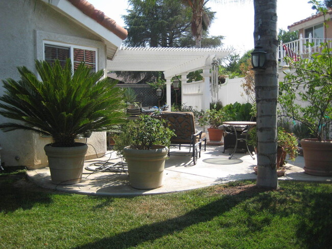 Building Photo - Beautiful Home on Quiet Street