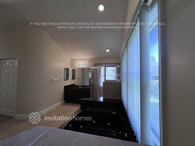 Building Photo - 5111 NW 81st Terrace