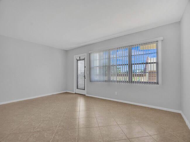 Building Photo - 17 Mansfield F