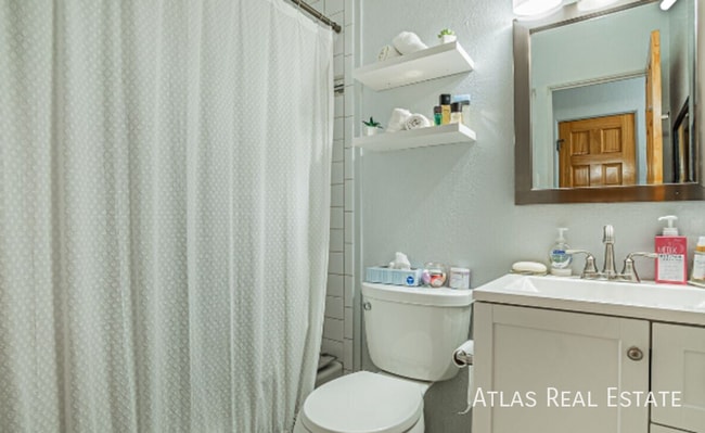 Building Photo - 2424 W 35th Ave