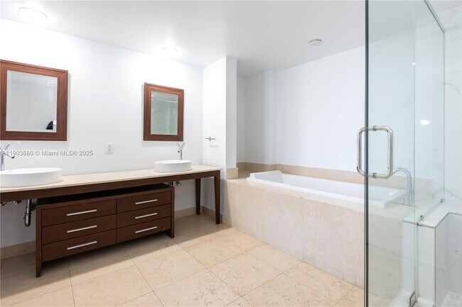 Building Photo - 465 Brickell Ave