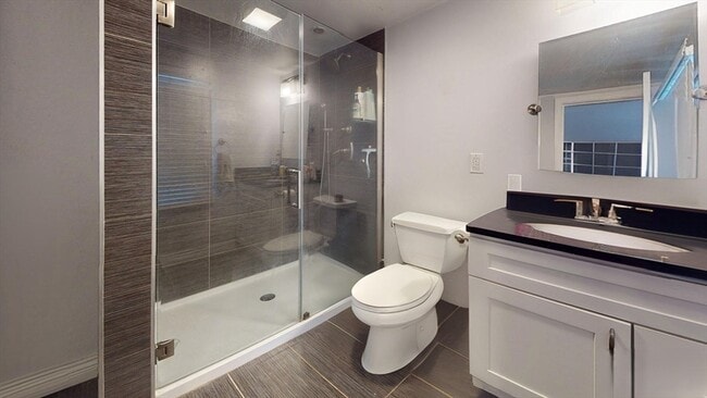 Building Photo - 215 Bolton St