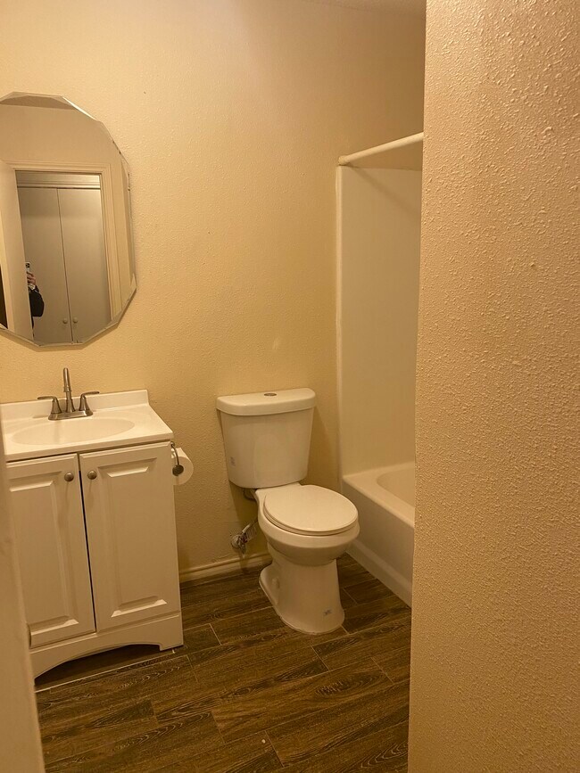 Building Photo - 201 Brook Cir