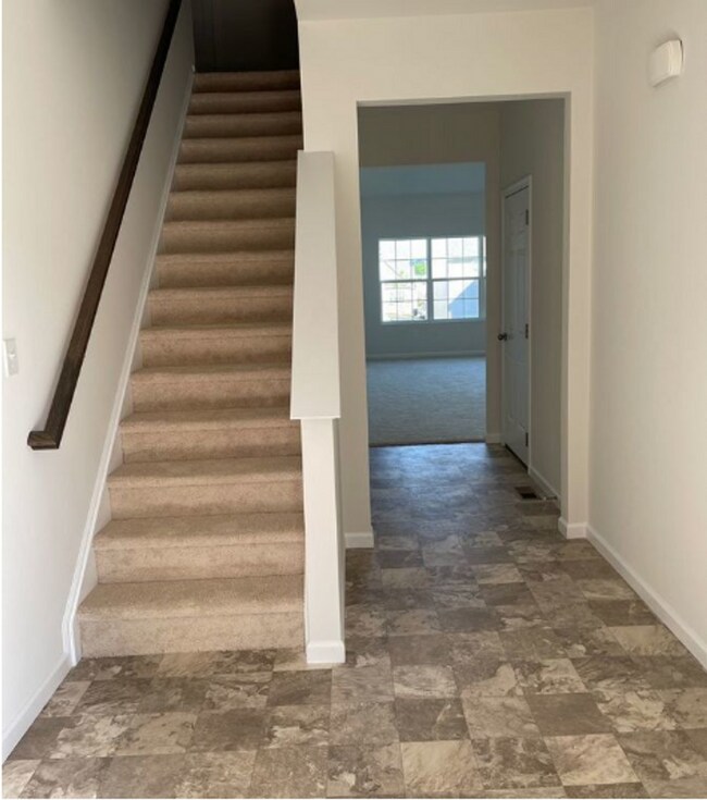 Building Photo - Stunning 4 bedroom 2.5 Bathroom Home in Ma...