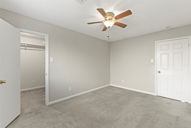 Building Photo - 8818 Edgemoor Dr