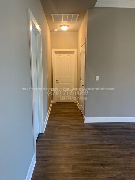 Building Photo - 537 Buckboard Rd