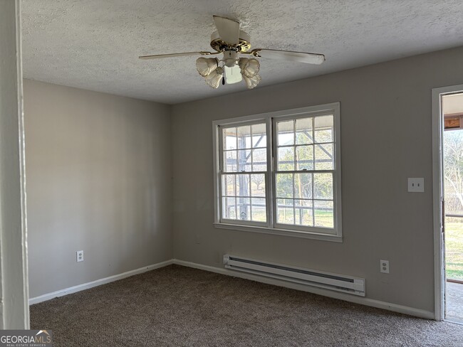 Building Photo - 138 White River Rd