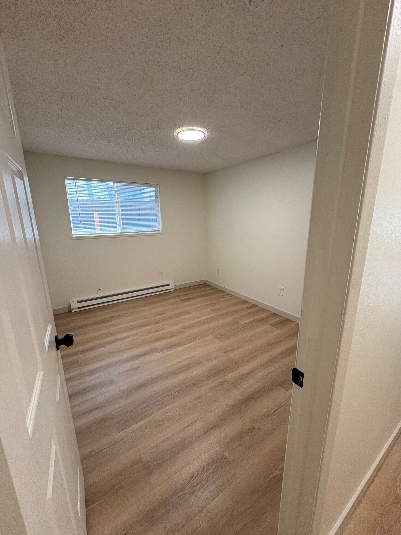 Building Photo - 102 W Cora Ave