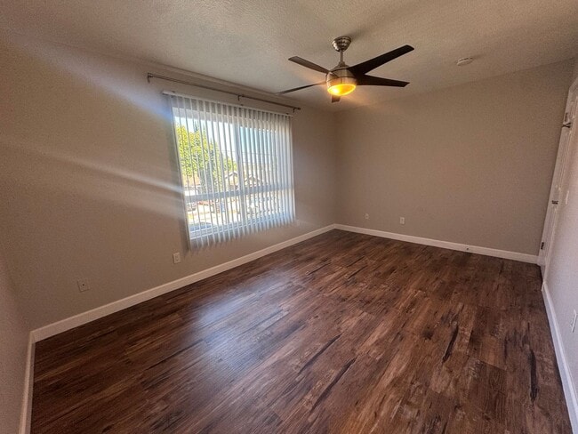 Building Photo - Spacious 2 Bed / 2 Bath Long Beach Condo Near Traffic Circle, CSULB & Belmont Heights