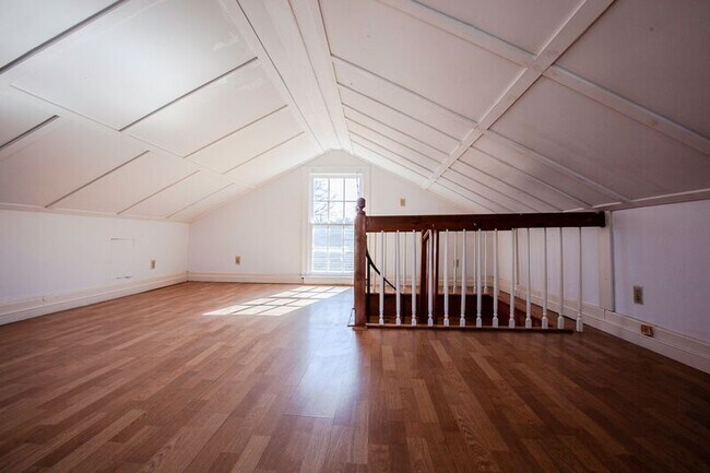 Building Photo - 1405 Charles St