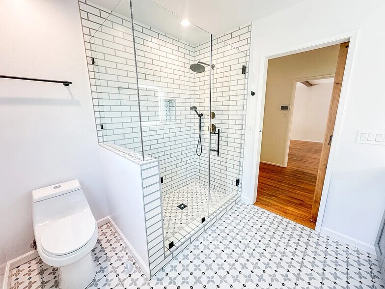 Bathroom - 5714 Simpson Ave