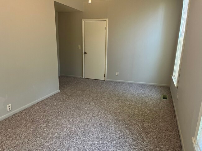 Building Photo - 310 S Washington St