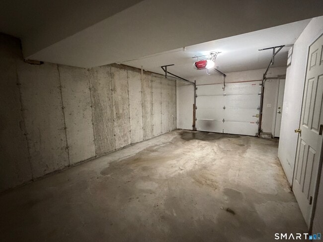 Building Photo - 108 Mohican Ave