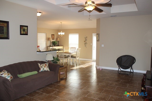 Building Photo - 3009 Lenora Dr