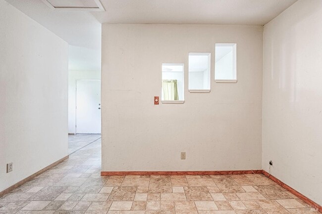 Building Photo - 20 Eucalyptus Rd