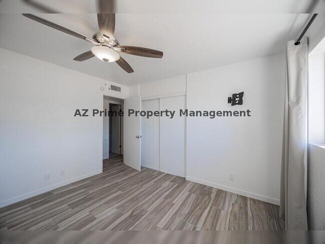 Building Photo - 8518 E Rancho Vista Dr