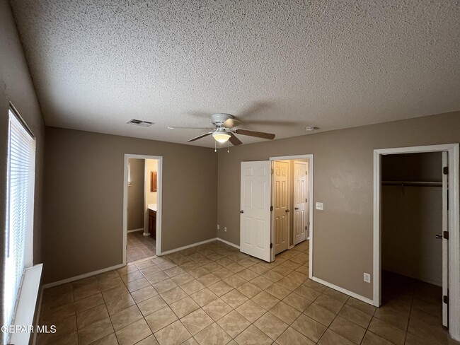 Building Photo - 12345 Tierra Plata Dr