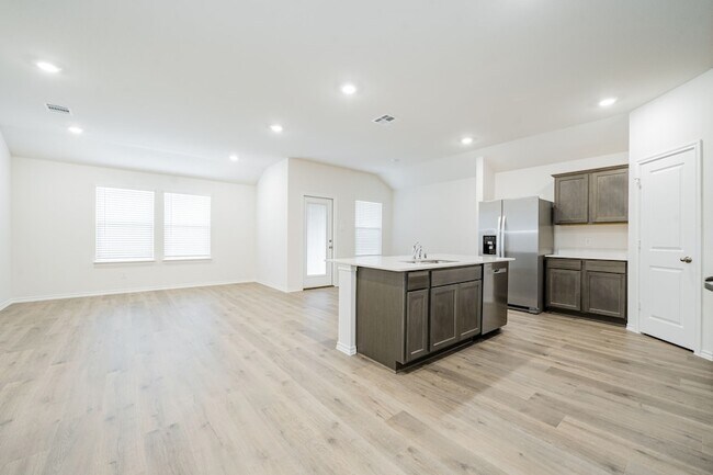 Building Photo - 2139 Thornton Dr