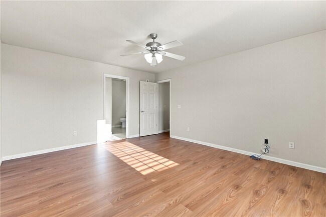 Building Photo - 3207 SW Deerfield Blvd