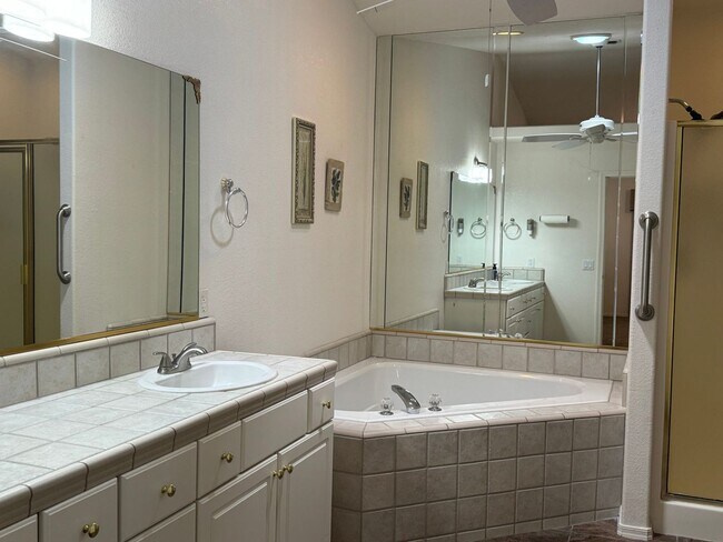 Building Photo - Rental