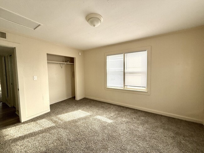 Building Photo - 1218 G St NW