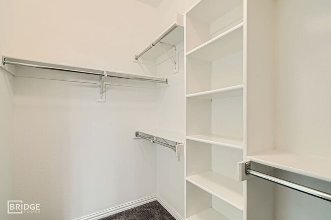 Building Photo - 1349 Lakecrest Ln