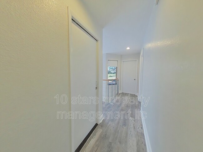 Building Photo - 6287 Sun Blvd
