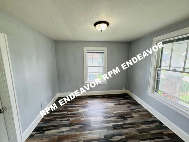 Building Photo - 2bedroom located in Hillsdale Move in Read...