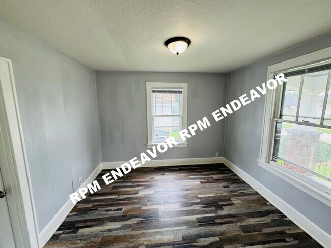 Building Photo - Move in Ready! Deposit Free Option!