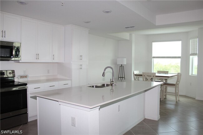 Building Photo - 14121 Heritage Landing Blvd