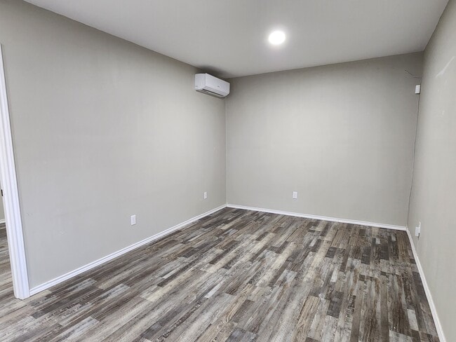 Building Photo - 1050 Shephard Dr